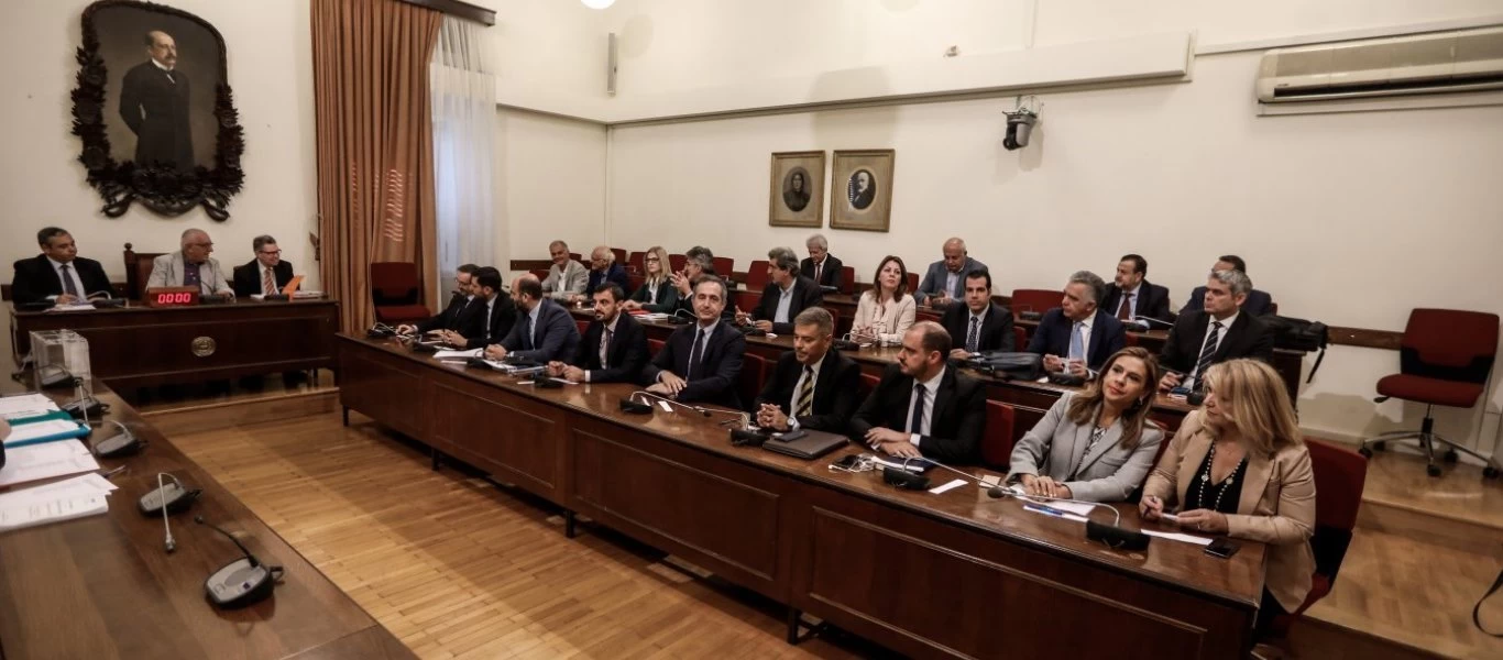 Προανακριτική: Όσα θα ζητήσουν τα κόμματα για Δ.Παπαγγελόπουλο και Ε.Τουλουπάκη